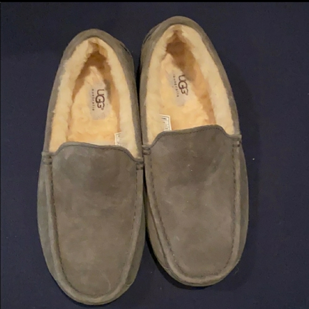 Men's UGG slippers sz 9